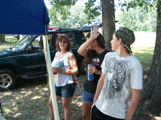The_Drinking_Show_at_the_Pork_Chop_Festival_2012_11.gif