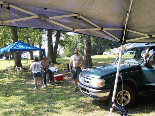 The_Drinking_Show_at_the_Pork_Chop_Festival_2012_14.gif