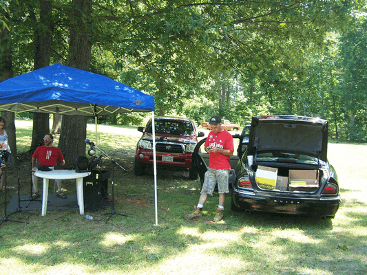 The_Drinking_Show_at_the_Pork_Chop_Festival_2012_5.gif